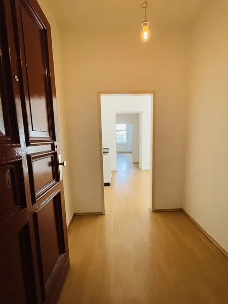 2-Zimmerwohnung zum Selbstrenovieren in Friedrichshain — photo 1